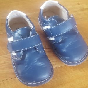 Laniecakes Size 9 Toddler Squeak shoes